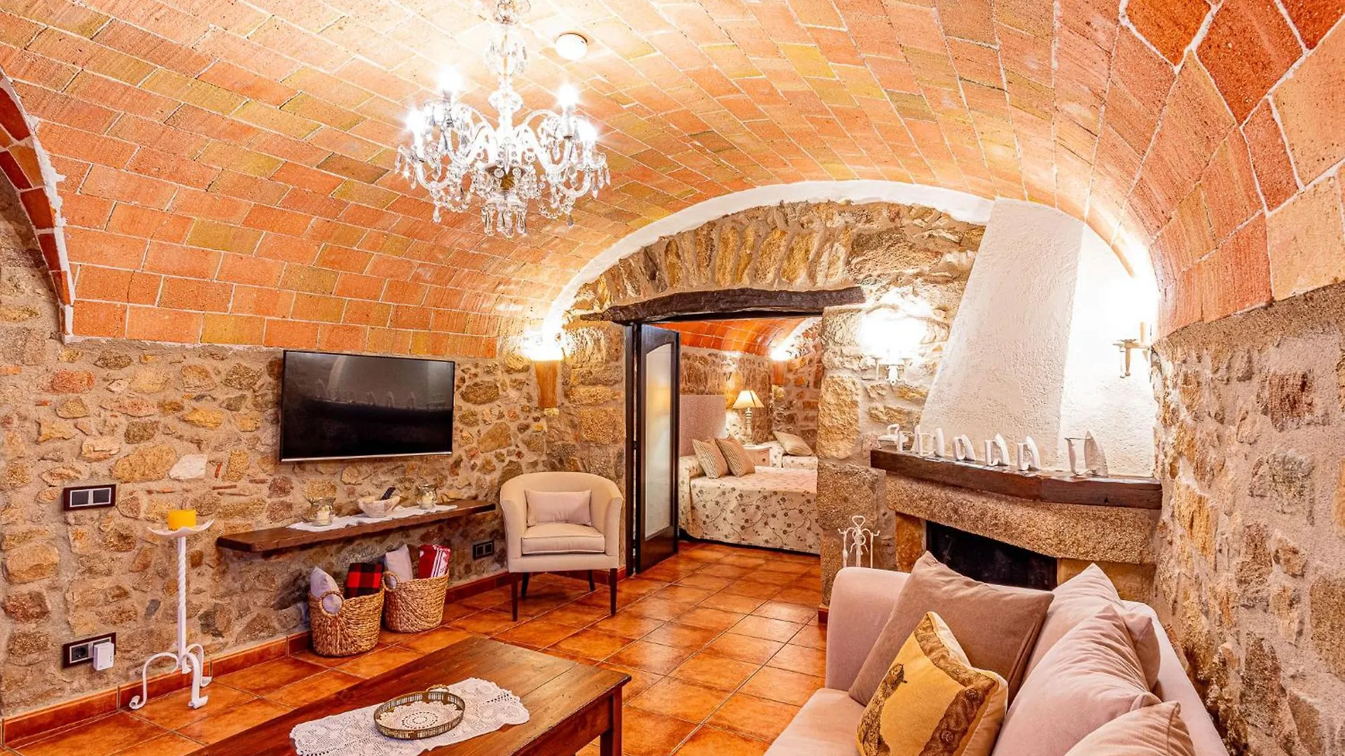 Cal Bisbe, Your Rural Holiday Home Capmany