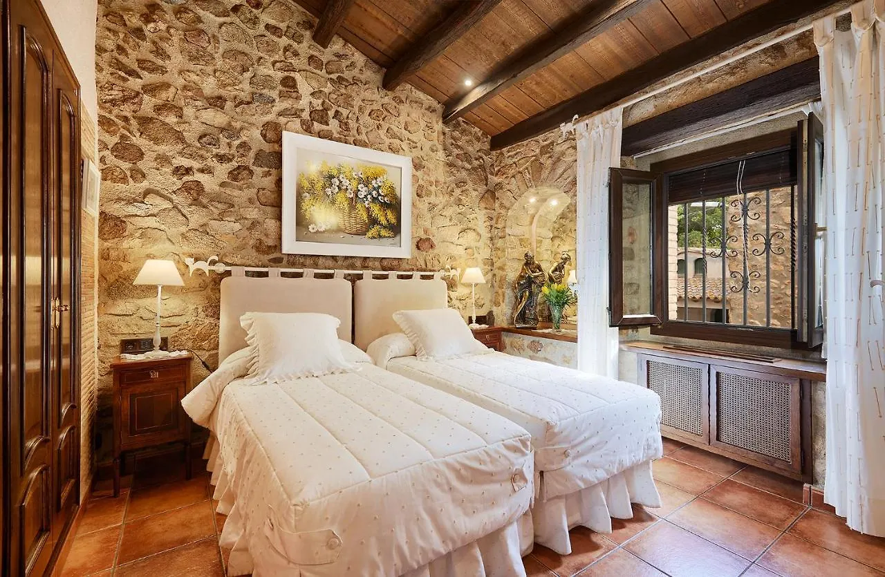 Cal Bisbe, Your Rural Holiday Home Capmany Spanje